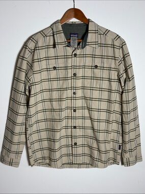 Patagonia Organic Cotton Plaid Button Shirt Men’s Large Beige Green Long Sleeve